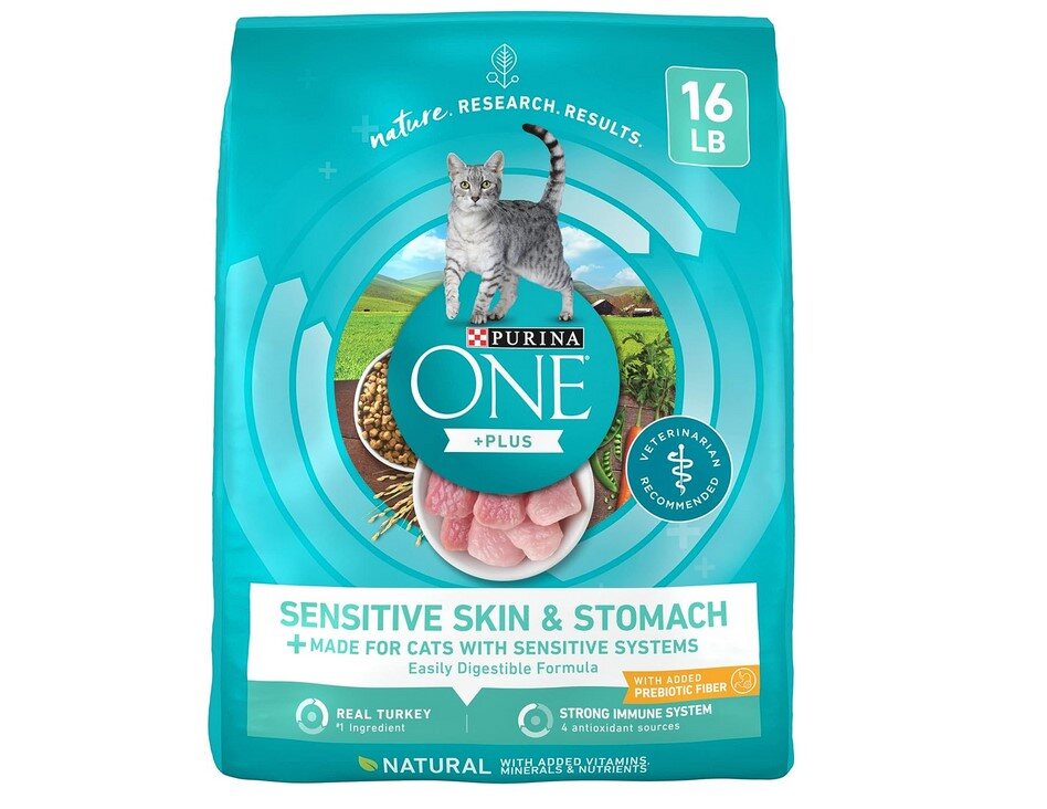 5. Purina ONE Natural Dry Cat Food Sensitive Skin and Stomach Formula